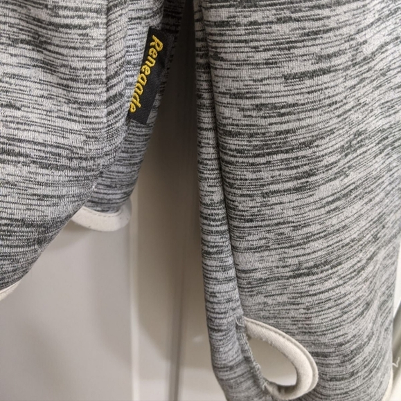 Grey zip up hoodie with Alaska logo - Picture 3 of 6